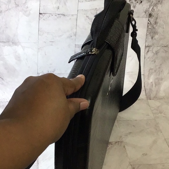 Mobile Edge bring on laptop hardcase bag, 17 inch laptop case - Picture 5 of 11